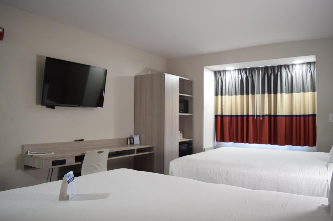 Travelers Inn And Suites Raleigh Exterior photo